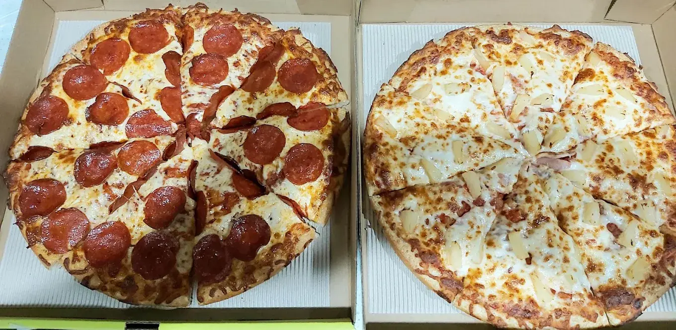 Classic pizza with fresh toppings Pizza64